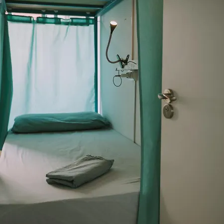 Kite & Surf Nomad House Vandrarhem *