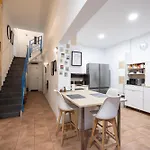 Kite & Surf Nomad House بيت شباب *