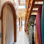 Kite & Surf Nomad House بيت شباب *