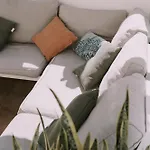 Kite & Surf Nomad House بيت شباب