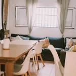 Kite & Surf Nomad House بيت شباب