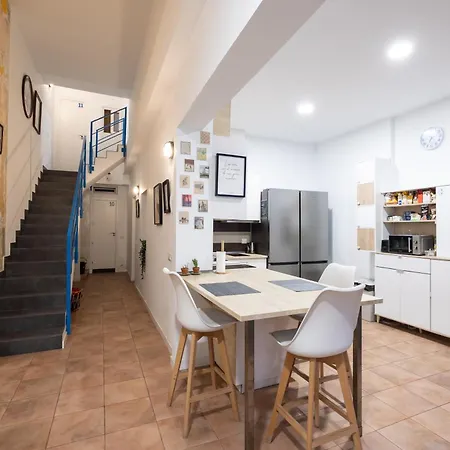 Kite & Surf Nomad House بيت شباب *