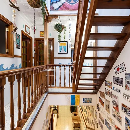 Kite & Surf Nomad House بيت شباب لاس بالماس دي غران كاناريا