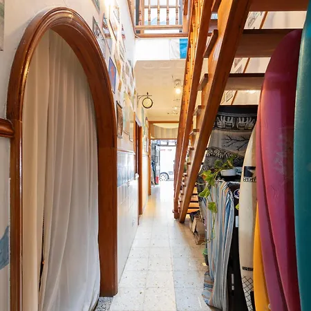 Kite & Surf Nomad House بيت شباب *