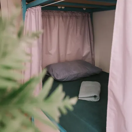 Kite & Surf Nomad House بيت شباب *