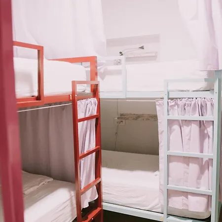 Kite & Surf Nomad House بيت شباب *