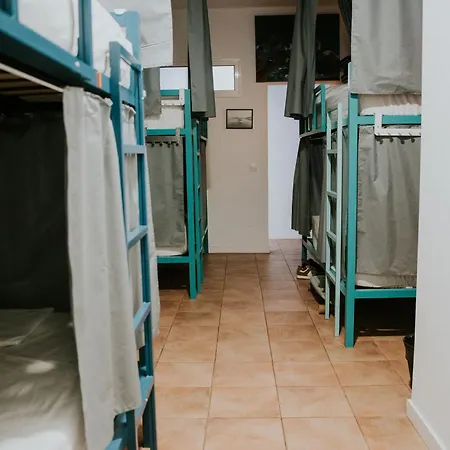 Kite & Surf Nomad House بيت شباب