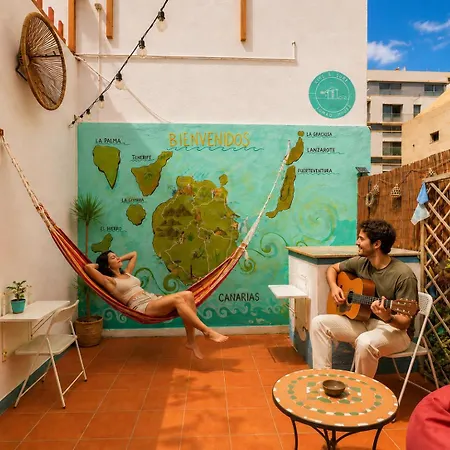 Kite & Surf Nomad House Vandrerhjem *