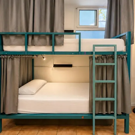 Kite & Surf Nomad House Vandrerhjem *